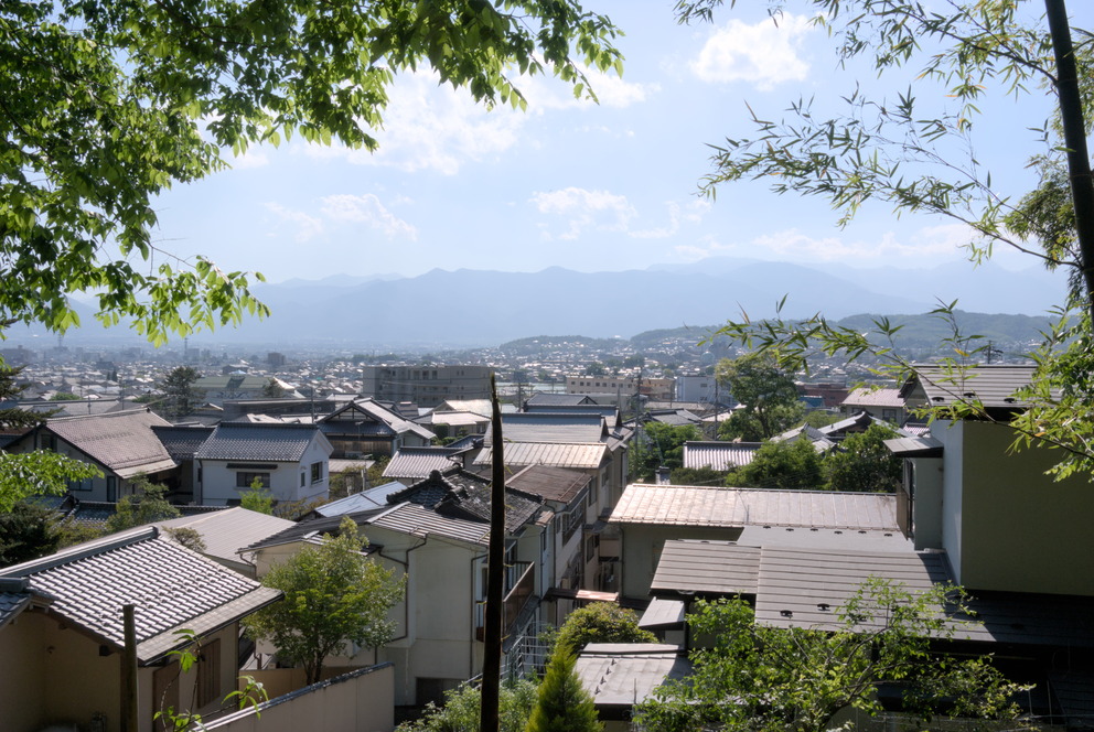 Vue sur le village à côté de Matsumoto, depuis la colline